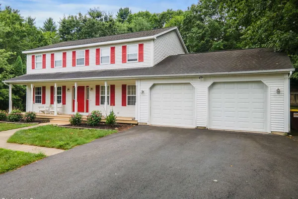 26 GATES AVE N.