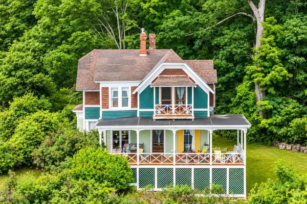 24 HOLMAN HILL RD
