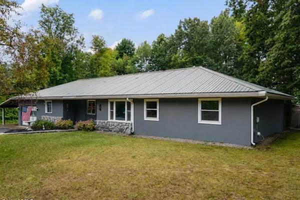 8 MICHAEL RD
