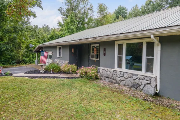 8 MICHAEL RD