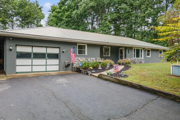 8 MICHAEL RD