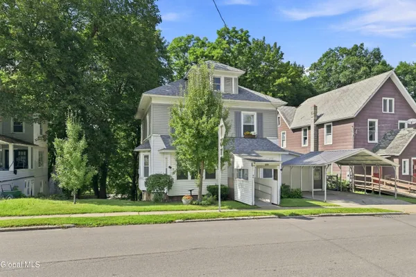 64 MOYER ST