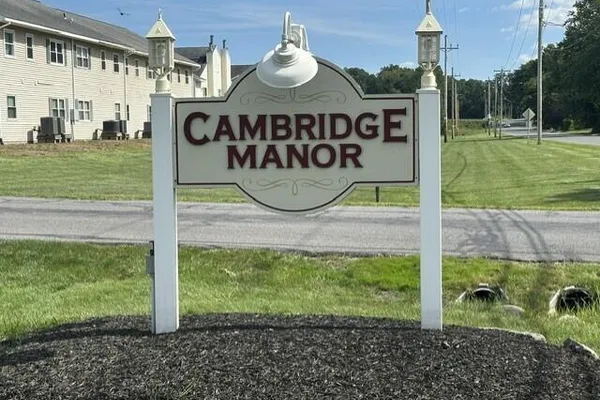 1106 CAMBRIDGE MANOR DR 6