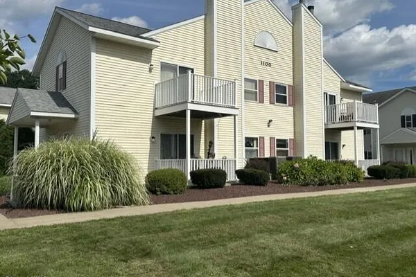 1106 CAMBRIDGE MANOR DR 6
