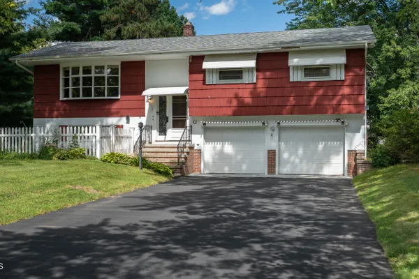 4 ORCHARD DR
