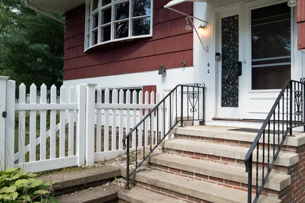 4 ORCHARD DR