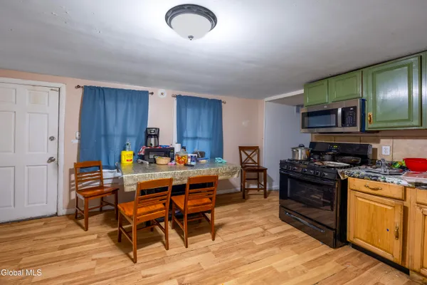 727 BURDEN AVE