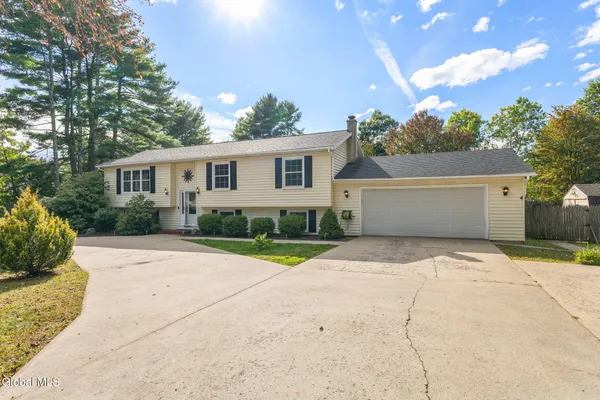 6 CORIANDER DR