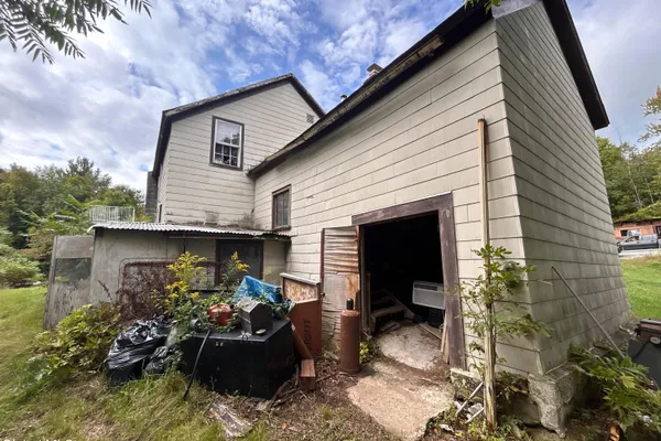 122 NEW HAGUE RD