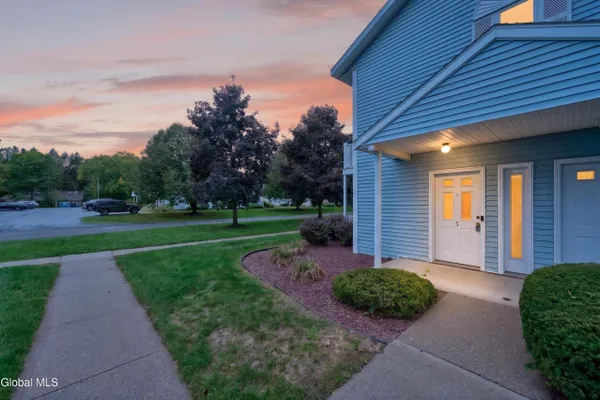 705 CAMBRIDGE MANOR DR