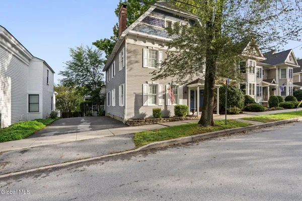 135 GRAND AVE