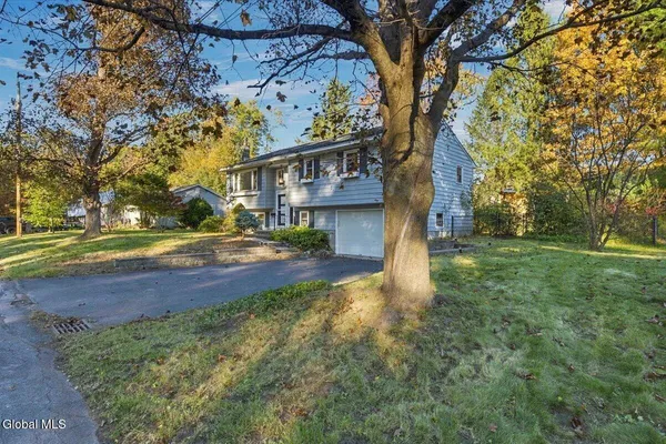 24 PATRICIA LN