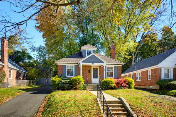 38 POINTVIEW DR