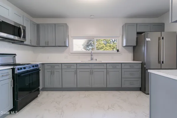 311 FLORAL AVE