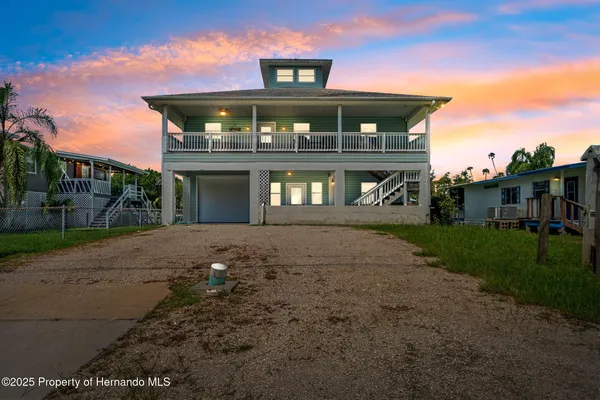 2730 N COMANCHE PT