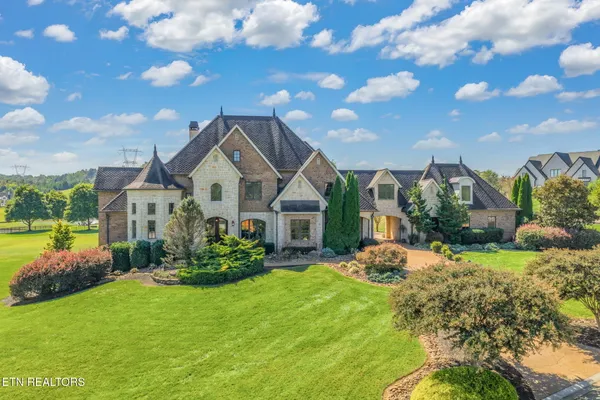 203 LAKE FOREST WAY