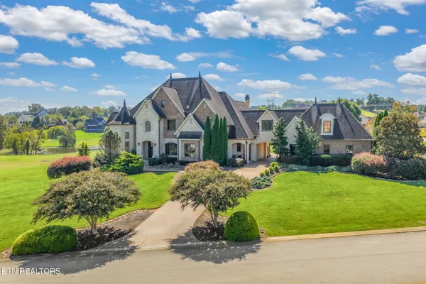 203 LAKE FOREST WAY