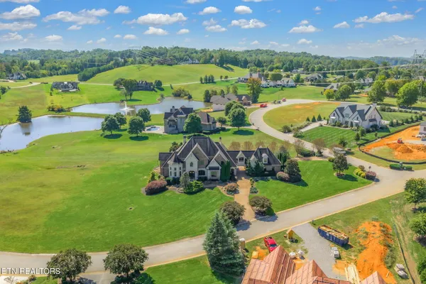203 LAKE FOREST WAY