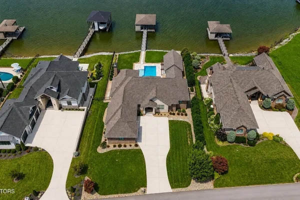3738 PROMONTORY PT