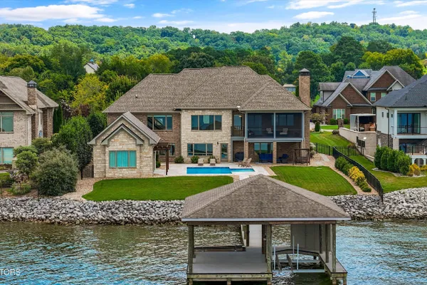 3738 PROMONTORY PT
