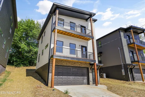 1427 NOLAN AVE