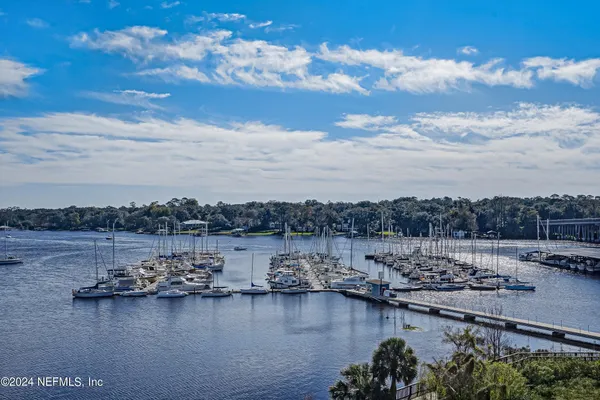 4401 LAKESIDE DR 903