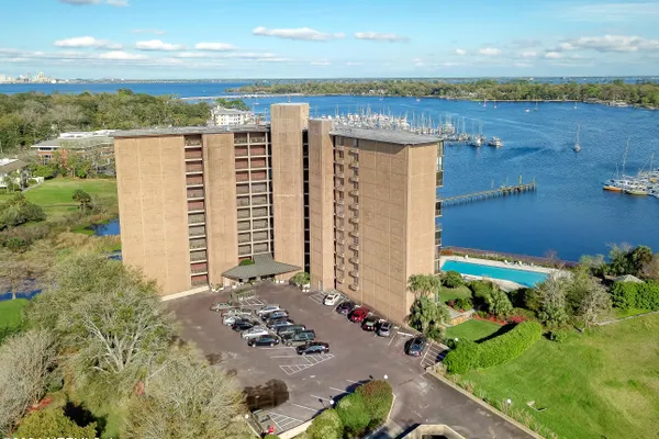 4401 LAKESIDE DR 903
