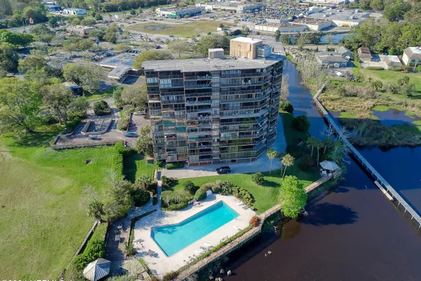 4401 LAKESIDE DR 903