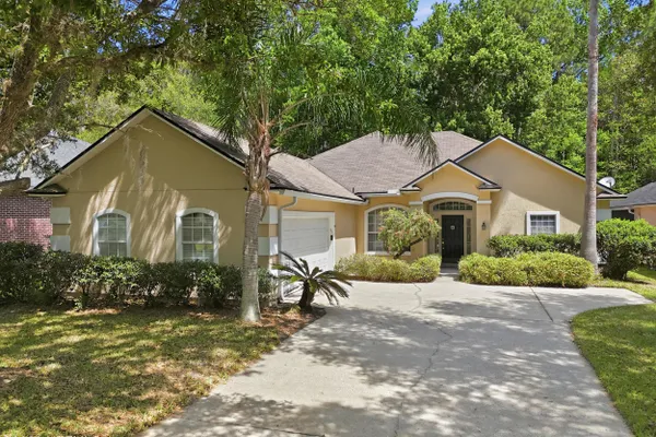 820 W CUMBERLAND CT