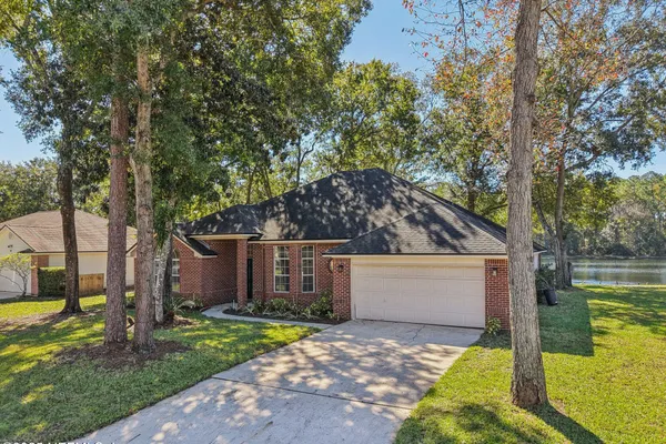 208 HONEYSUCKLE WAY