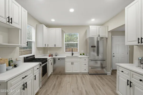 115 W 16TH ST