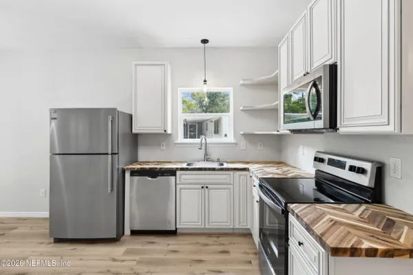 117 CAMELLIA DR