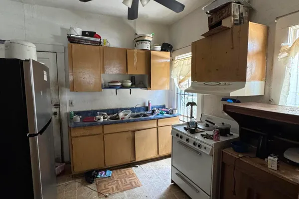 337 W 26TH ST