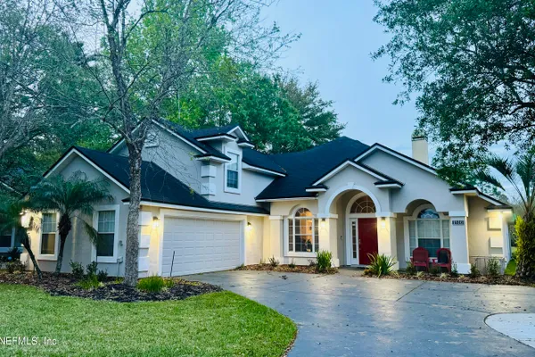 1816 CREEKWOOD LN