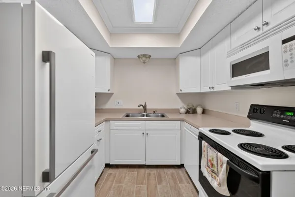 6515 LA MIRADA W 3