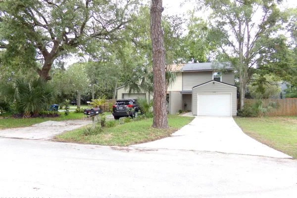 2134 ROSEWOOD DR