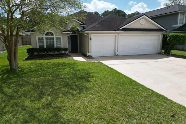 1316 E CHINABERRY CT