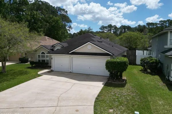 1316 E CHINABERRY CT