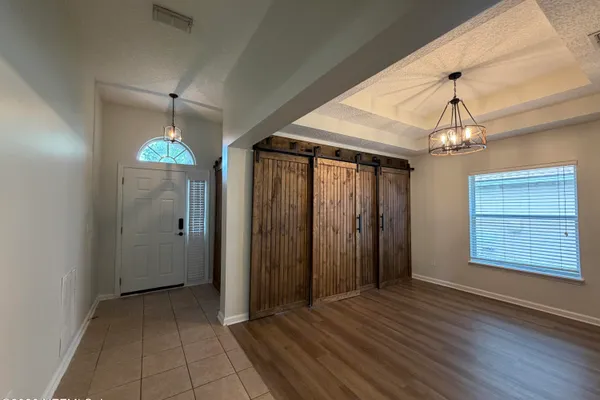 1316 E CHINABERRY CT