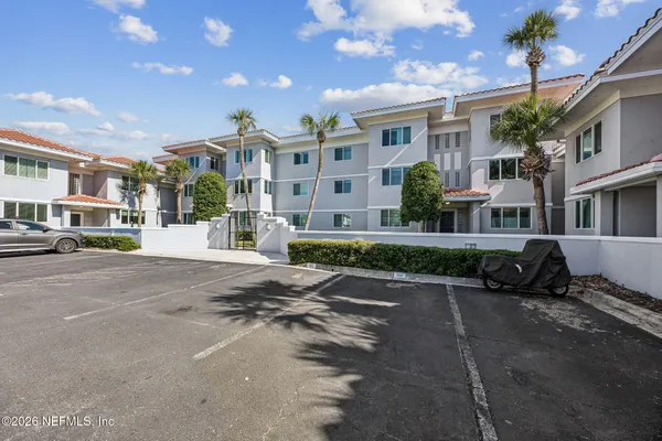 201 10TH AVE 102N