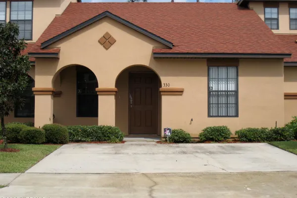 330 REDWOOD LN