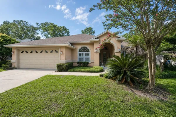 1552 BARRINGTON CIR