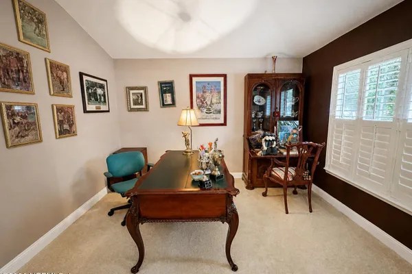 1552 BARRINGTON CIR