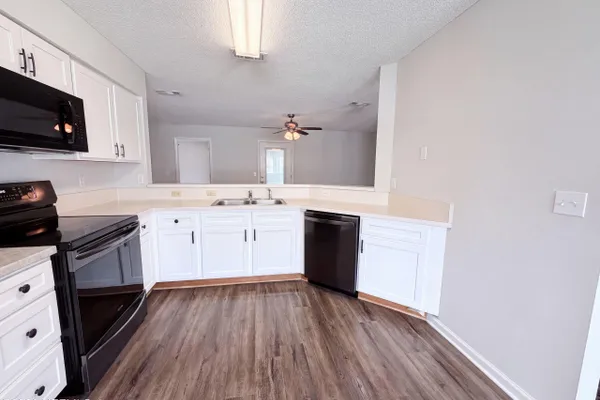 1708 ASHWOOD CIR