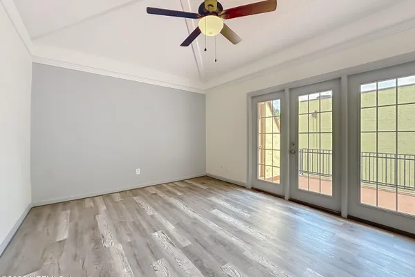 6515 LA MIRADA DR 2