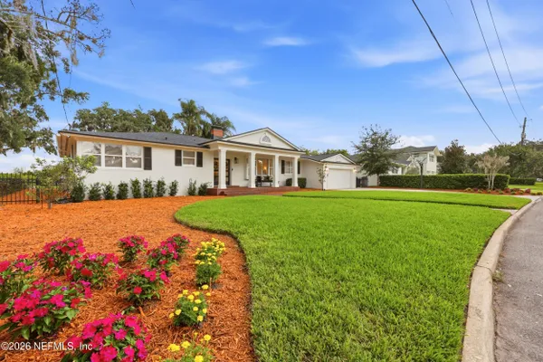 833 WATERMAN RD