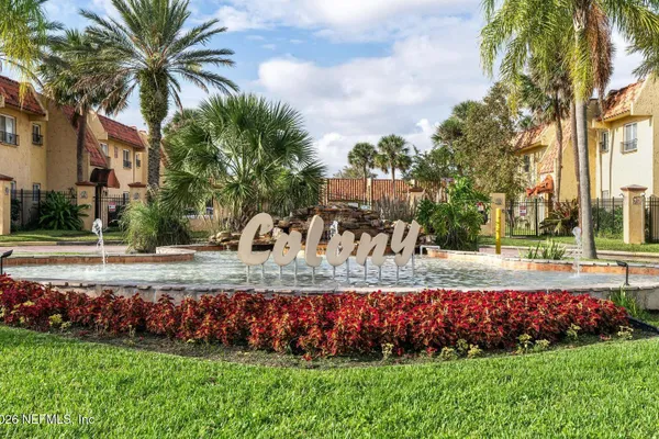6552 LA MIRADA DR