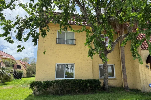 6552 LA MIRADA DR