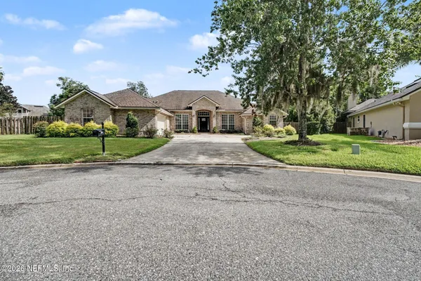 1803 SENTRY OAK CT