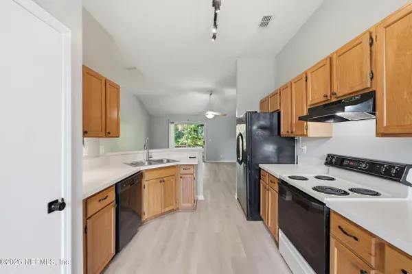 1712 CHANDELIER CIR